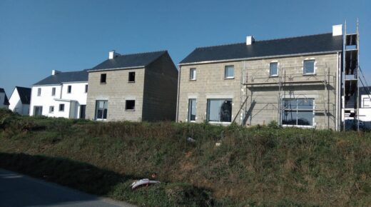 LE BONO : Des maisons de ville accessibles aux revenus modestes